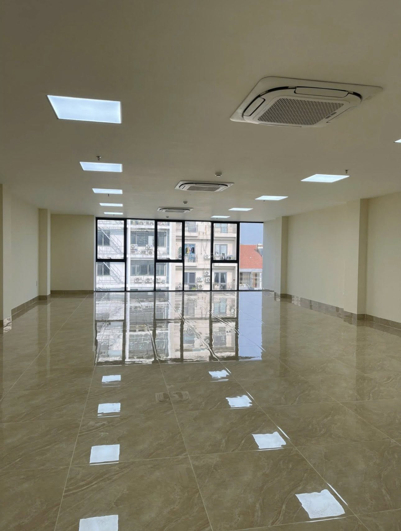 Bán tòa nhà văn phòng đường Phú Diễn, 150m2, 7 tầng, thang máy