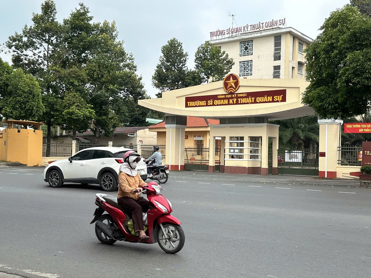 Bán căn hộ dịch vụ hẻm 220 Nguyễn Oanh ngang 5m, diện tích 95m2, 5 tầng , giá bán 12.6 tỷ