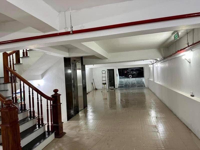 Bán tòa building khu phân lô vip, Lạc Long Quân, 110m2 x 10 tầng x mặt tiền 6m, thang máy, đầy đủ phòng cháy chữa cháy