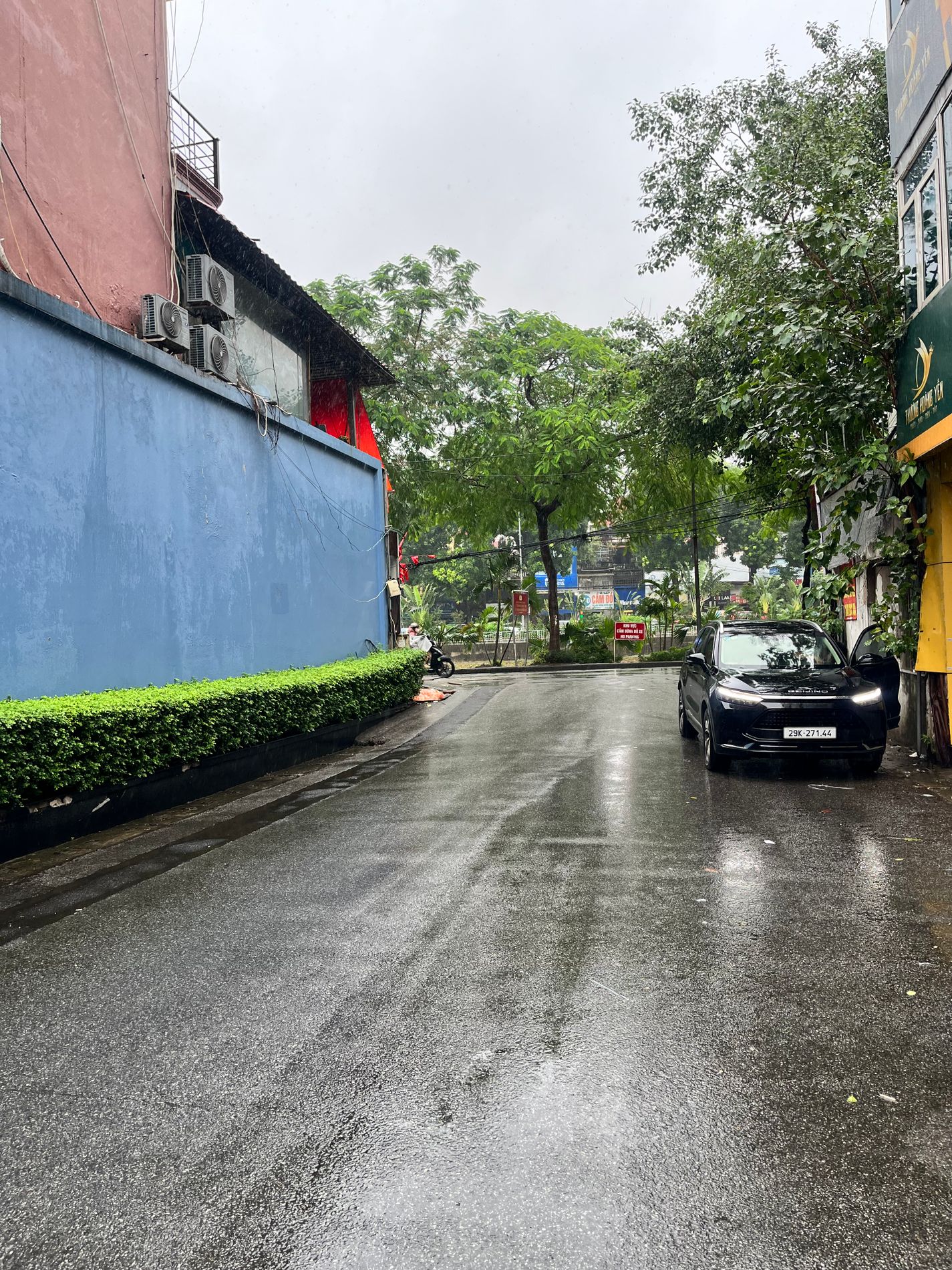 Nhà đẹp Nguyễn Khang 41.3m² – 5 tầng - đường ô tô tránh – giá chỉ 15.5 tỷ