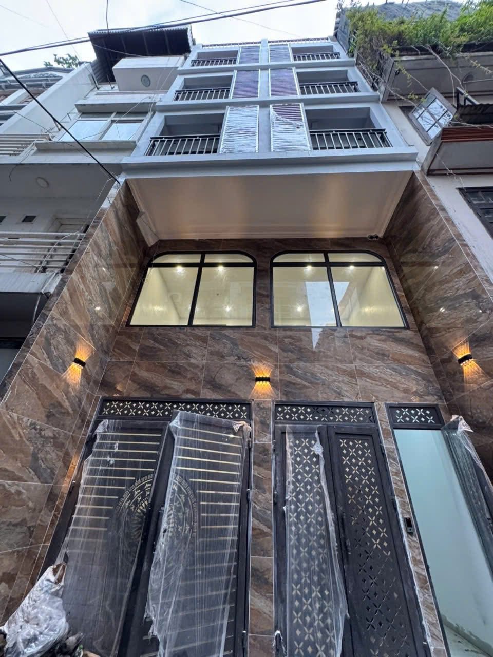 Bán tòa nhà chung cư mini đường Nguyễn Văn Trỗi, 110m2, 7 tầng, thang máy