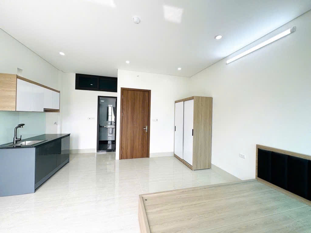 Bán nhà mặt phố Dương Văn Bé 150m2, căn góc, mặt tiền 10m