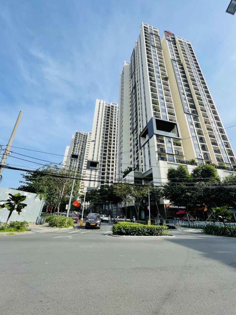 Bán nhà hẻm 8m Cách Mạng Tháng 8, cạnh Hà Đô, ngang 4.5m, 4 phòng ngủ, nhà mới, thang máy, giá tốt