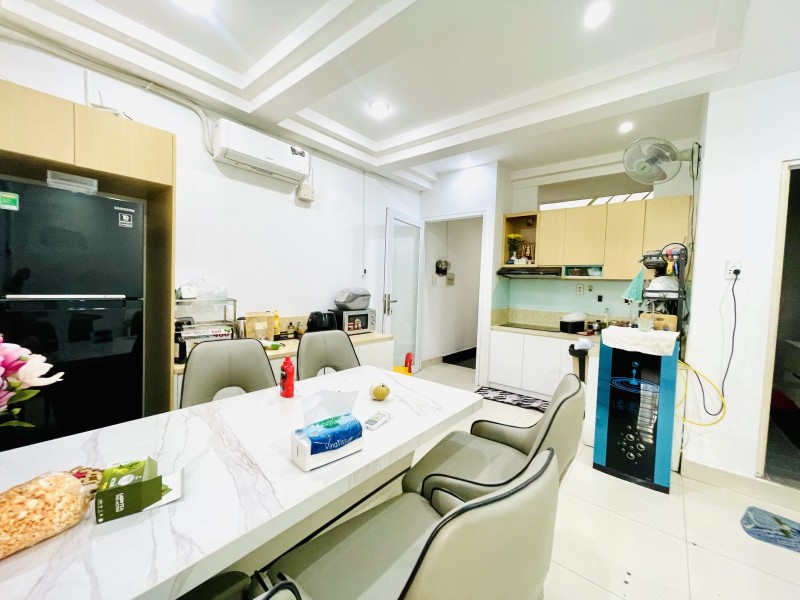 Bán nhà hẻm 8m Cách Mạng Tháng 8, cạnh Hà Đô, ngang 4.5m, 4 phòng ngủ, nhà mới, thang máy, giá tốt