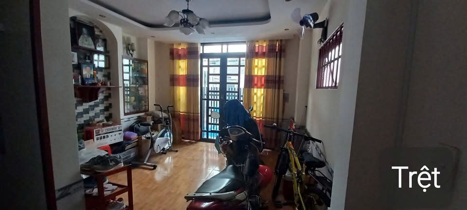 Bán nhà 453 Lê Văn Sỹ quận 3, 4 tầng 3 phòng ngủ vào ở ngay, giá 15 triệu/tháng