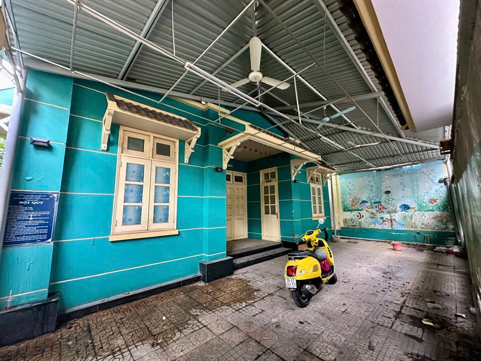 Kho bãi 40 Nguyễn Văn Đậu, phường 5, Phú Nhuận trệt lầu suốt, giá 120 triệu/tháng