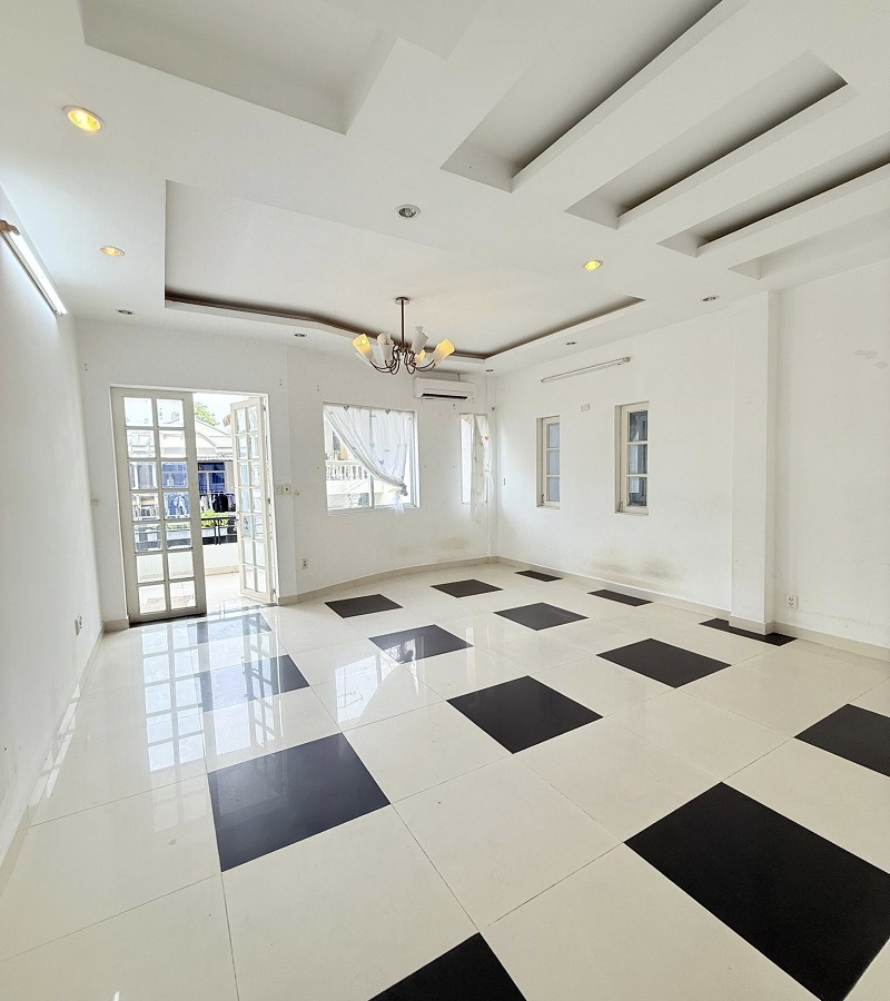 Xe ngủ trong nhà, Phạm Văn Hai, phường 5, Tân Bình, 95m2, 4 tầng, 5 ngủ, cách mặt tiền 15m, ngang 5m