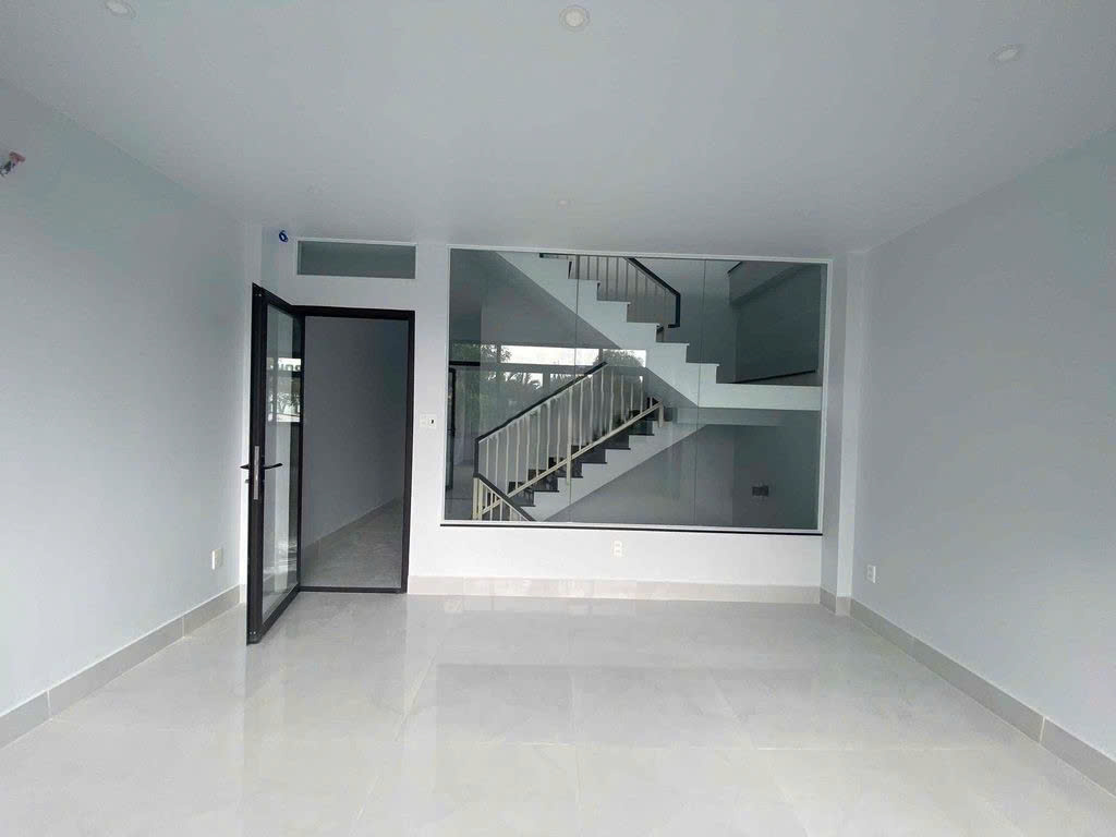 Cho thuê nhà nguyên căn 435 Phạm Văn Đồng Bình Thạnh, 4 tầng giá 35 triệu/tháng