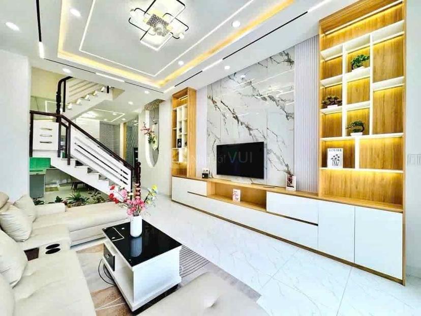 Bán nhà quận 4, vị trí đẹp, giá 3,55 tỷ, hẻm xe hơi, ầcn bán gấp