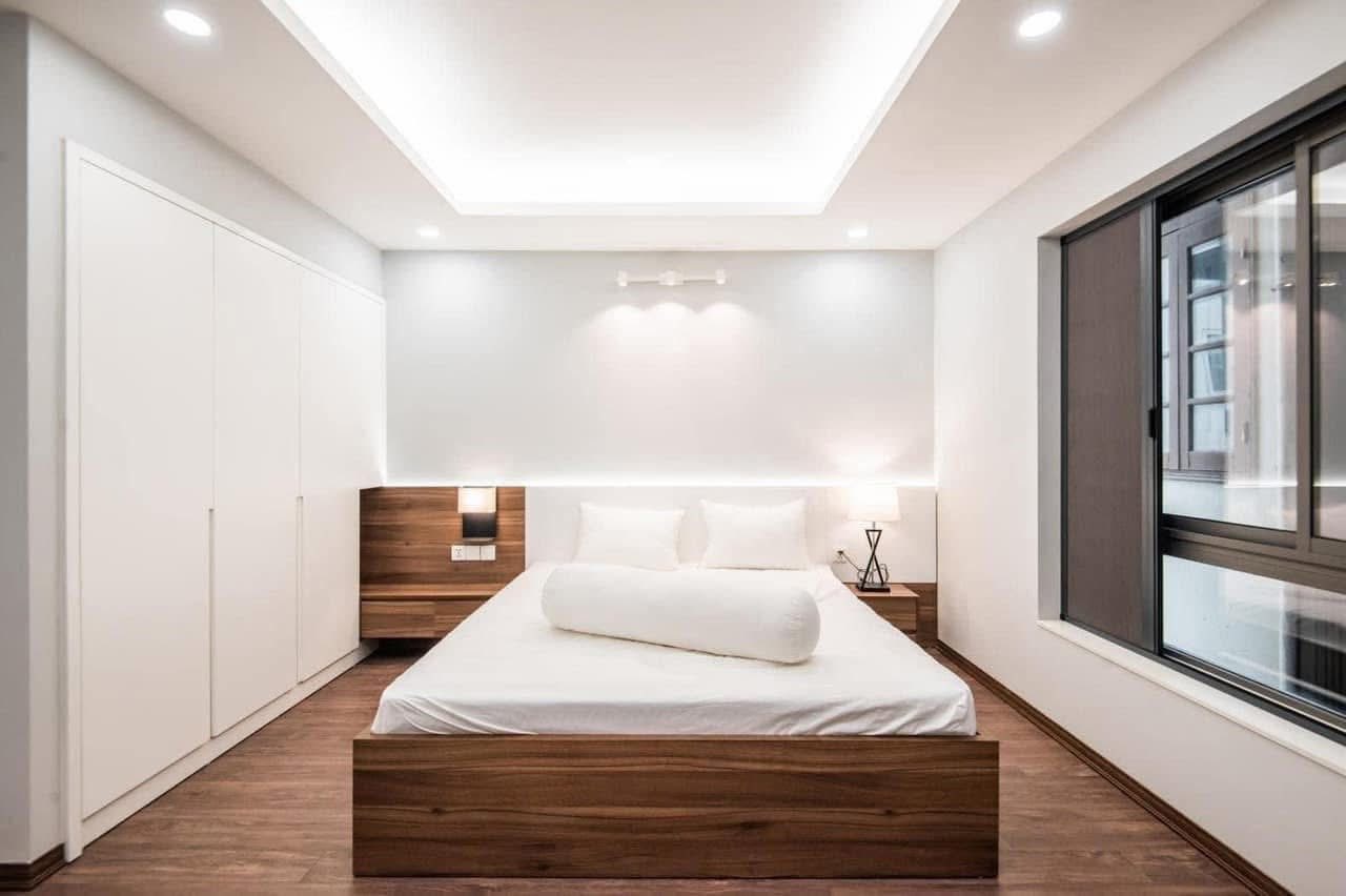 Bán tòa căn hộ cao cấp Trịnh Công Sơn, 205m2 x 8 tầng, tầng hầm ô tô, thang máy, mặt phố view hồ