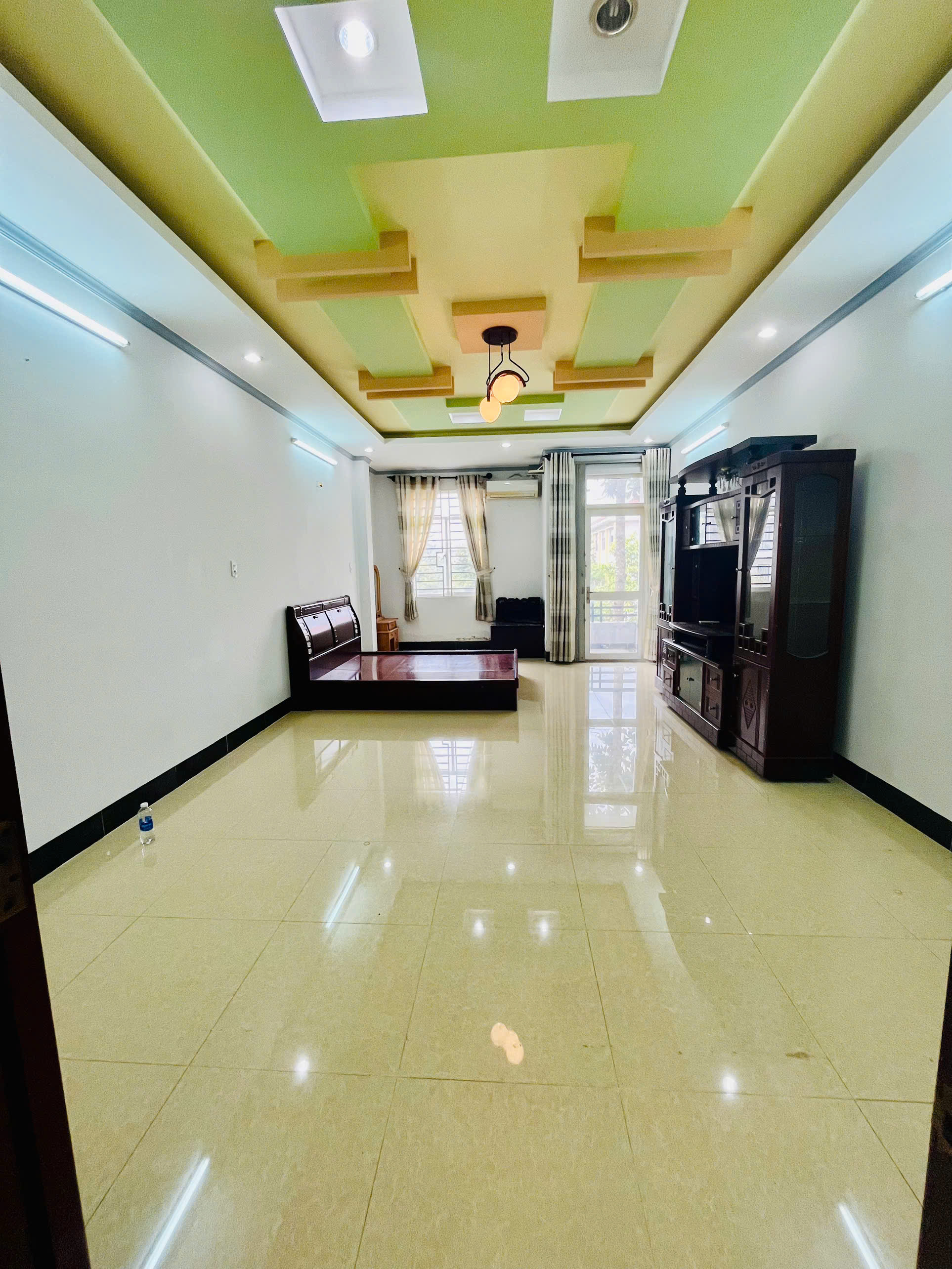 Nhà sạch đẹp – nội thất đầy đủ – mặt tiền trục lớn – phù hợp làm văn phòng công ty