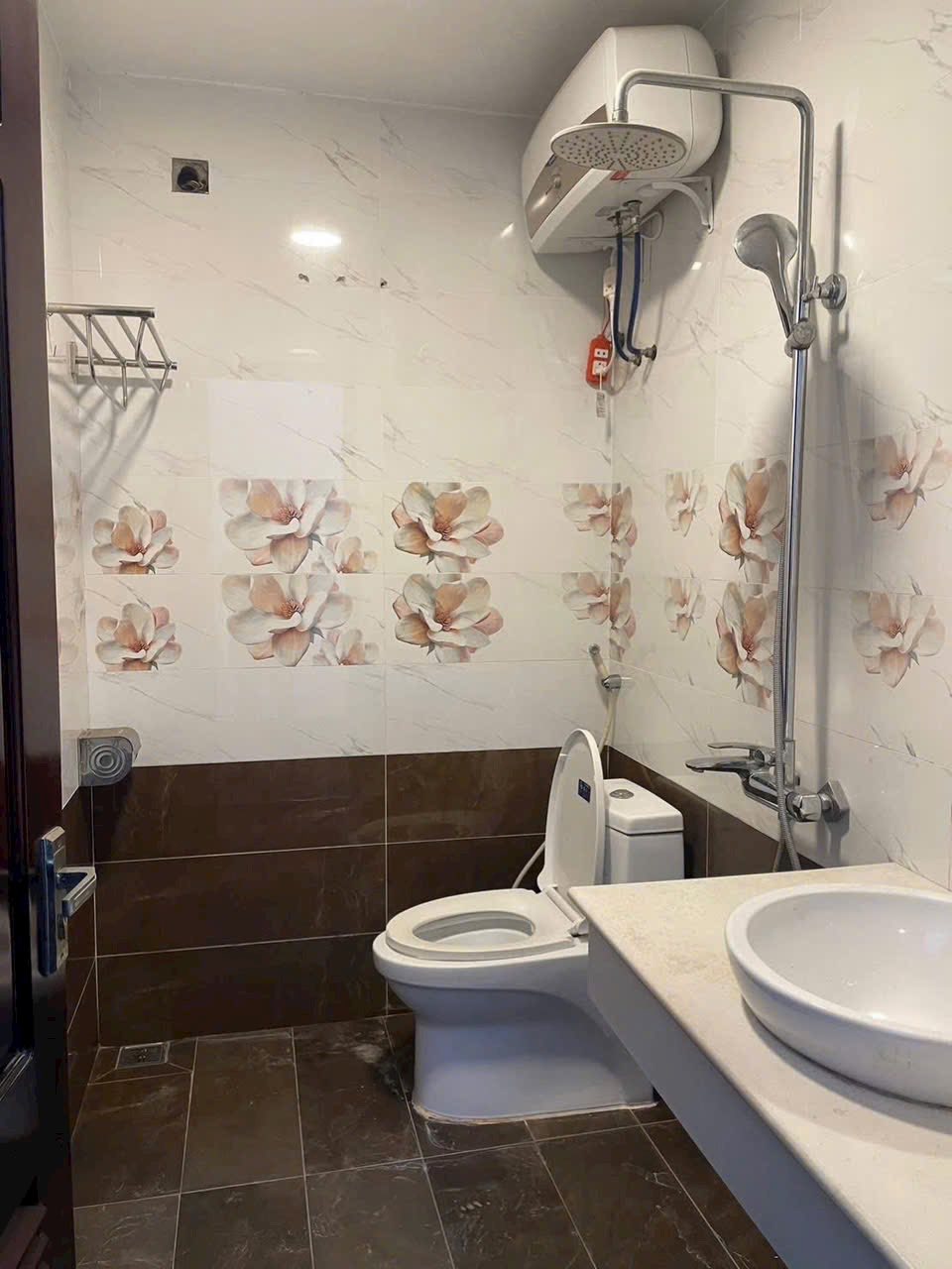 Bán nhà mặt phố Đặng Thai Mai, phường Tân Bình, 75m2, ngang 5m, 3 tầng, chỉ 5,6 tỷ