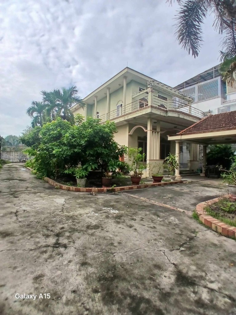 Bán biệt thự mặt tiền 1266m2 Nguyễn Văn Bứa, làm kho xưởng, kinh doanh