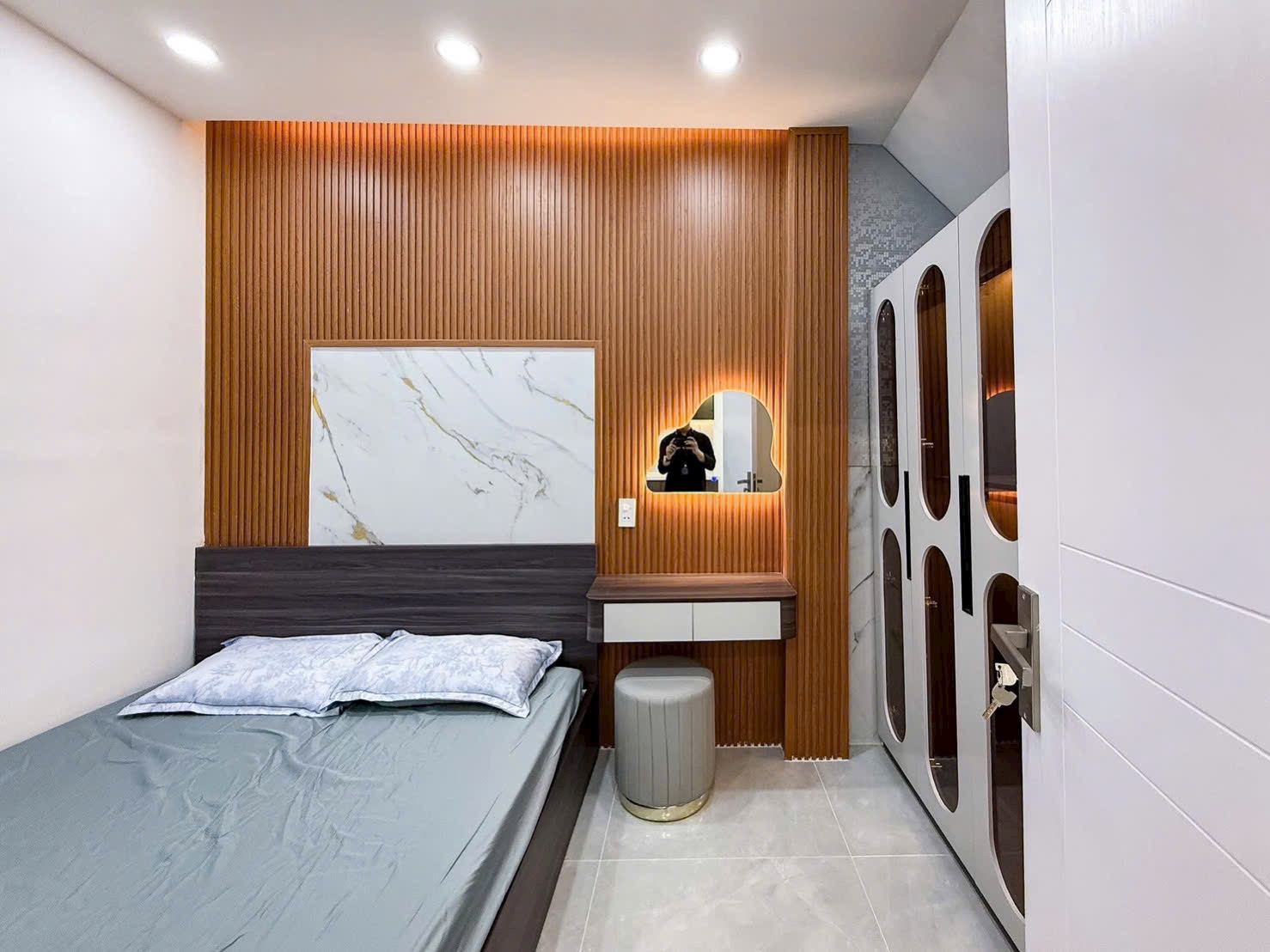 Bán nhà ngay Hàng Xanh, Bình Thạnh - 4 tầng mới xây, tặng full nội thất - giá 8,95 tỷ thương lượng