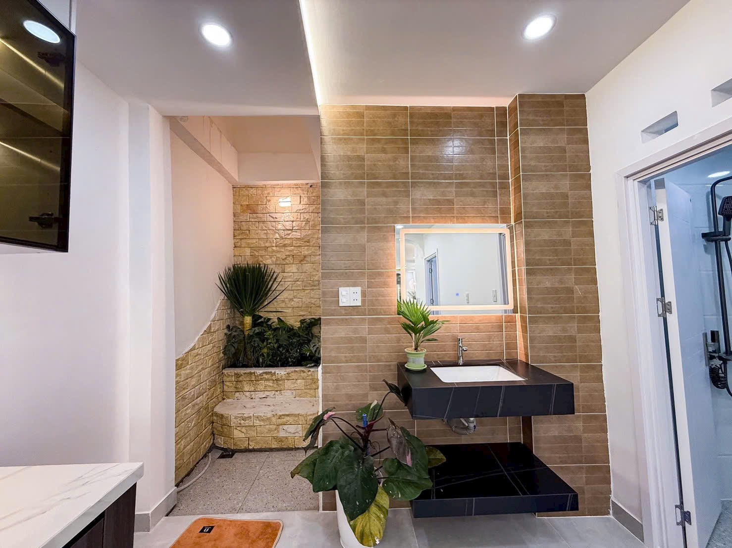 Bán nhà ngay Hàng Xanh, Bình Thạnh - 4 tầng mới xây, tặng full nội thất - giá 8,95 tỷ thương lượng