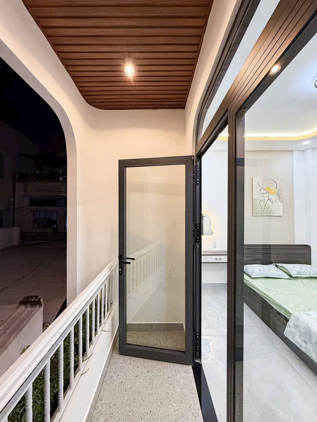 Bán nhà ngay Hàng Xanh, Bình Thạnh - 4 tầng mới xây, tặng full nội thất - giá 8,95 tỷ thương lượng