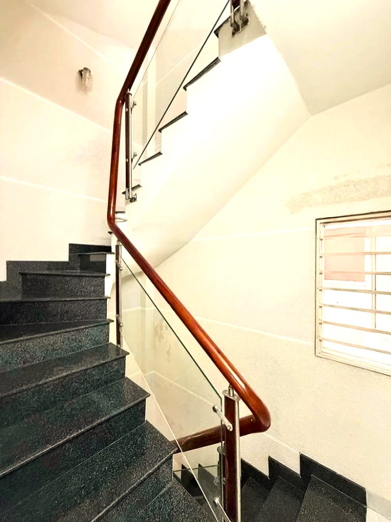 Nhà mới đẹp, nội thất cao cấp, thiết kế tối ưu ánh sáng, gió trời, phòng ngủ rộng, ban công xanh mát