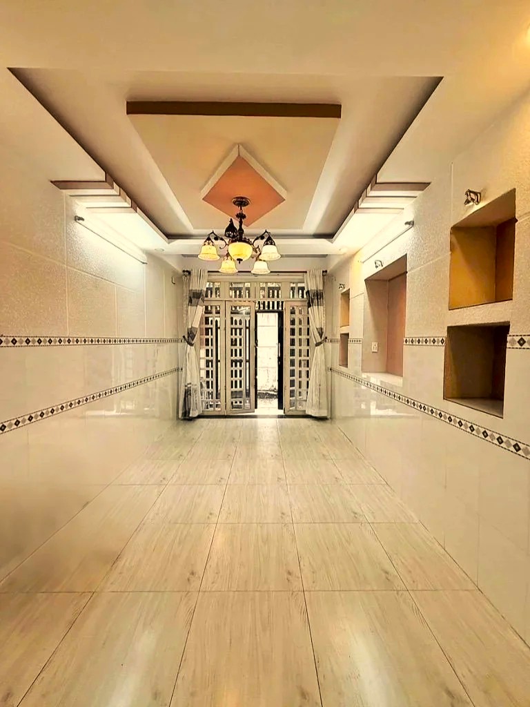 Nhà mới đẹp, nội thất cao cấp, thiết kế tối ưu ánh sáng, gió trời, phòng ngủ rộng, ban công xanh mát