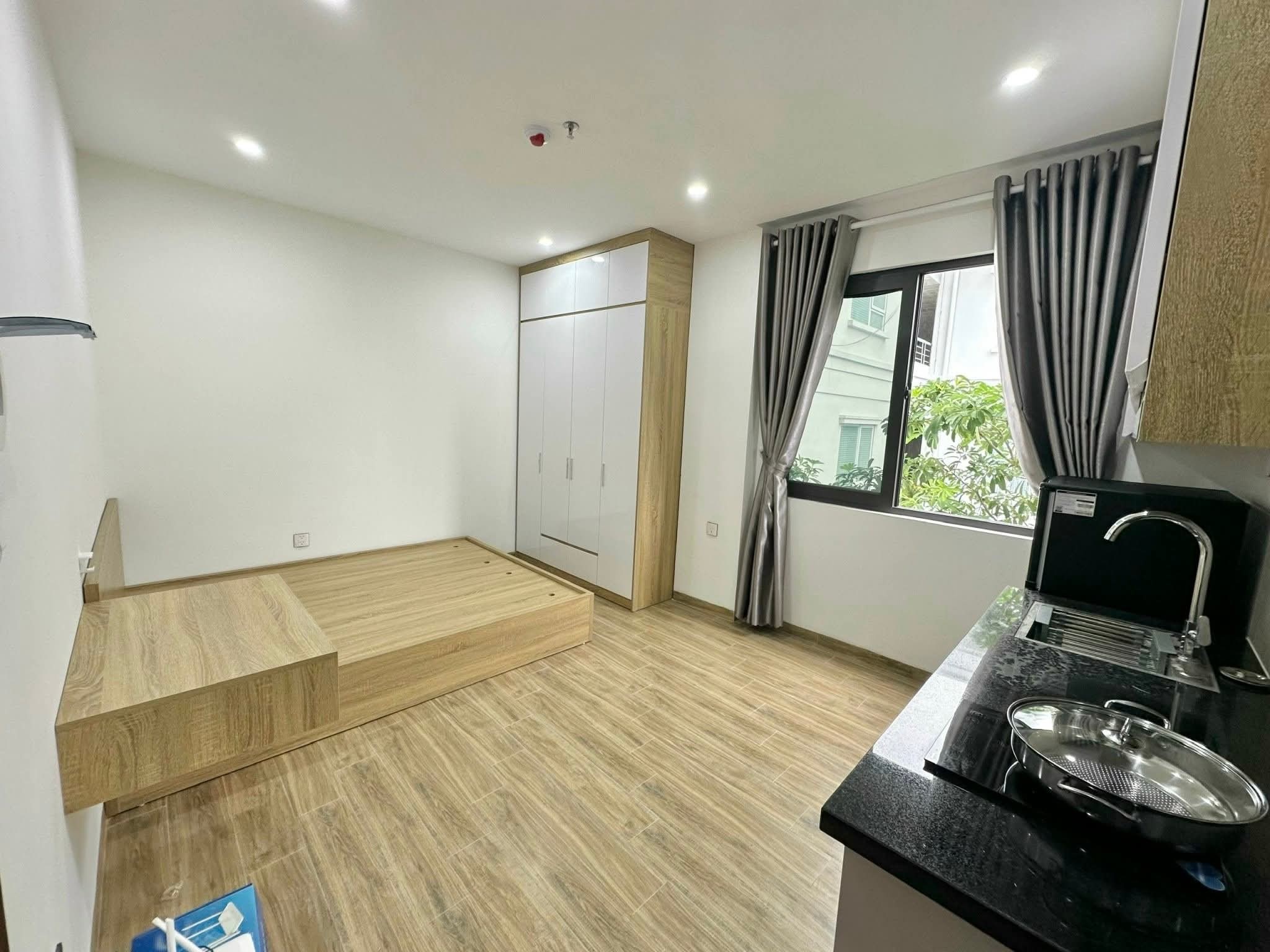 Bán tòa nhà mặt đường Mỹ Đình, 180m2 - 9 tầng - thang máy