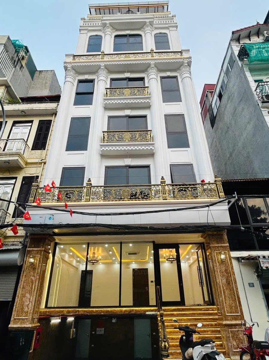 Bán tòa nhà phố đội cấn, 93m2, xây 10 tầng, thang máy, thông sàn