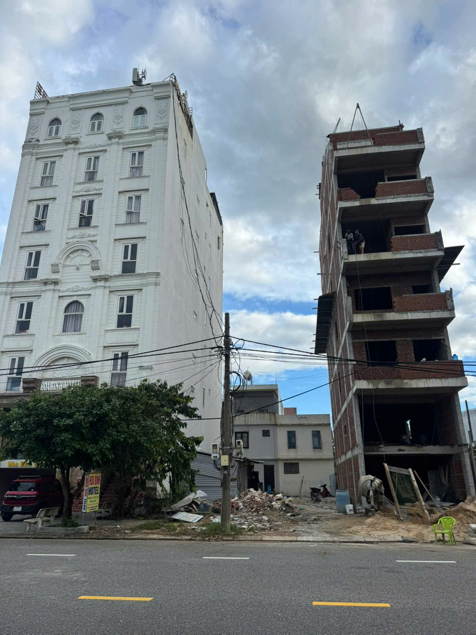 Đất 112m2, mặt tiền Trần Quốc Hoàn, hướng Nam, gần biển, giá 15 tỷ