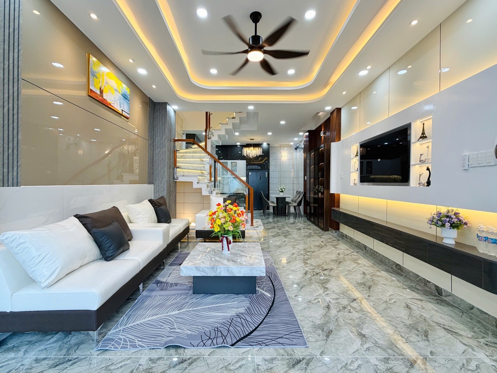 Bán nhà đẹp kết cấu 5 tầng, 4 phòng ngủ, phòng sauna phòng thờ