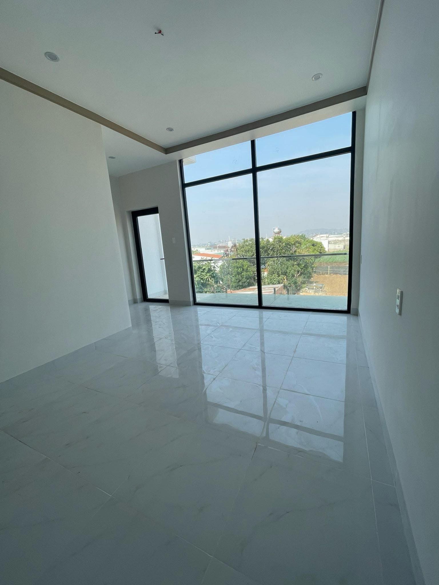 Bán nhà đường Lý Tự Trọng, Đơn Dương. Mua bán sang tên công chứng, sổ sách rõ ràng