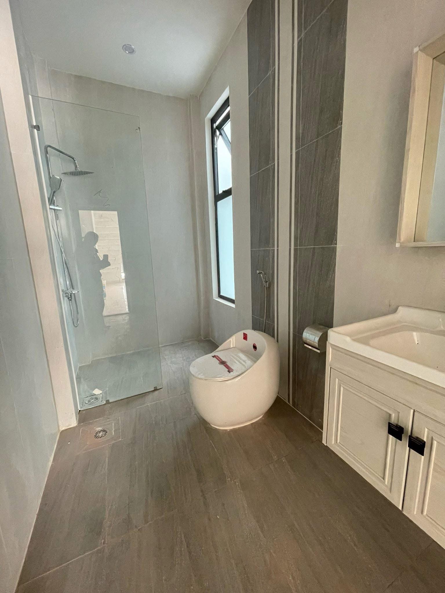 Bán nhà đường Lý Tự Trọng, Đơn Dương. Mua bán sang tên công chứng, sổ sách rõ ràng