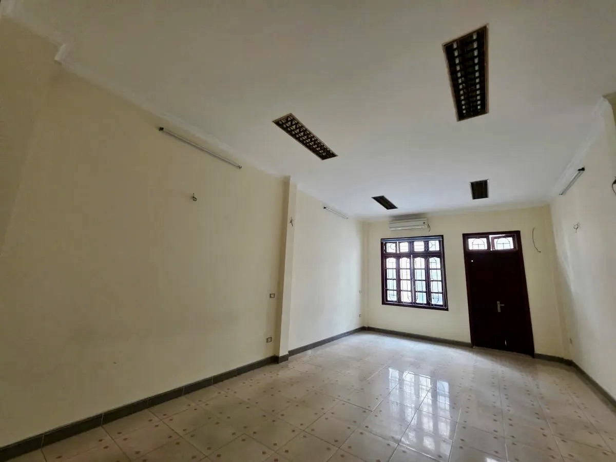 Bán nhà phân lô Trung Kính – Cầu Giấy 105m², mặt tiền rộng, 2 mặt ngõ, giá 33.9 tỷ