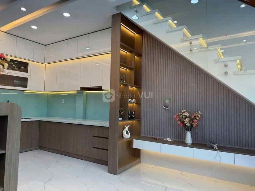 Chính chủ bán gấp nhà 69m2 Điện Biên Phủ, phường 11, quận 10, xây 5 tầng, giá 3,59 tỷ