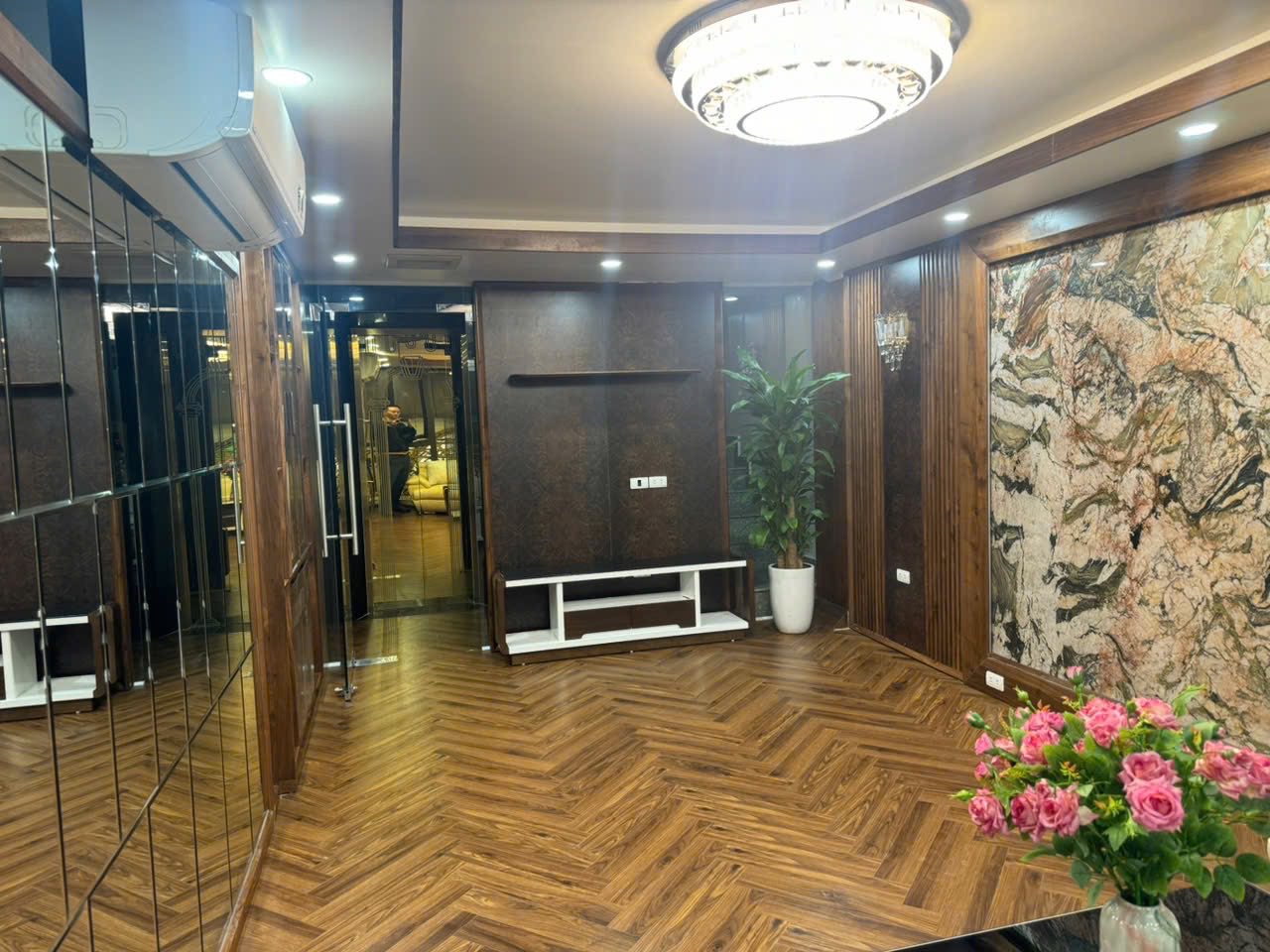 Bán nhà mặt ngõ ô tô tránh đường Tân Mai, 50m2, xây 8 tầng, thang máy