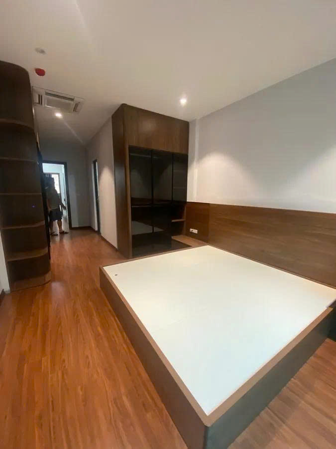 Hiếm nhà đẹp 5 tầng mặt phố vip Quang Trung, 67m2, mặt tiền 3,6m, 2 mặt phố, thang máy, kinh doanh sầm uất, giá 22,5 tỷ