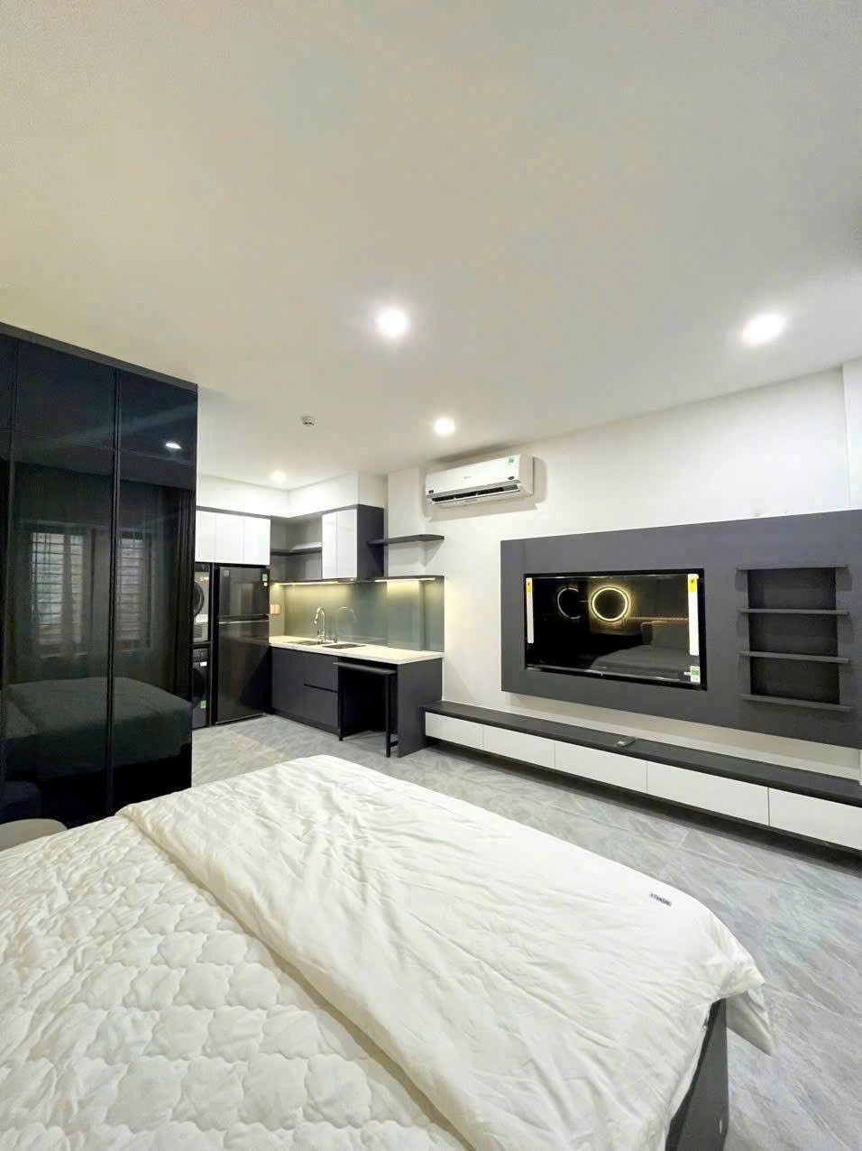 Toà chung cư dịch vụ 8 tầng chính Hữu, ngay trung tâm Tài Chính Quốc Tế