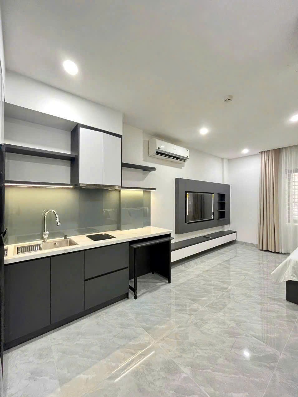 Toà chung cư dịch vụ 8 tầng chính Hữu, ngay trung tâm Tài Chính Quốc Tế