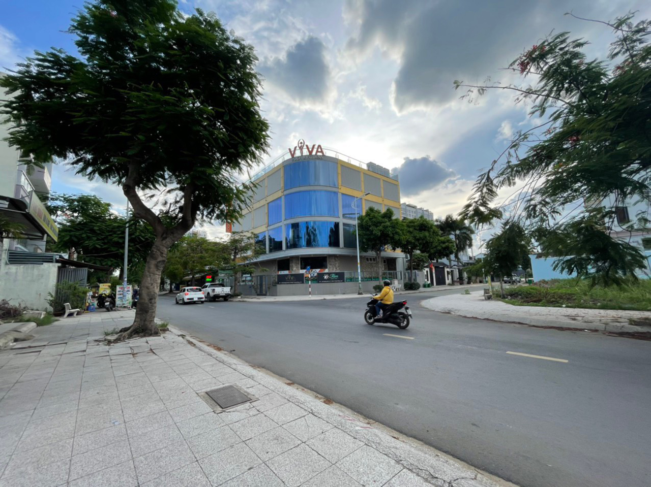 Bán đất góc 2 mặt tiền đường 16m Đỗ Xuân Hợp, quận 2, ngang 11m, sổ hồng quy hoạch chuẩn