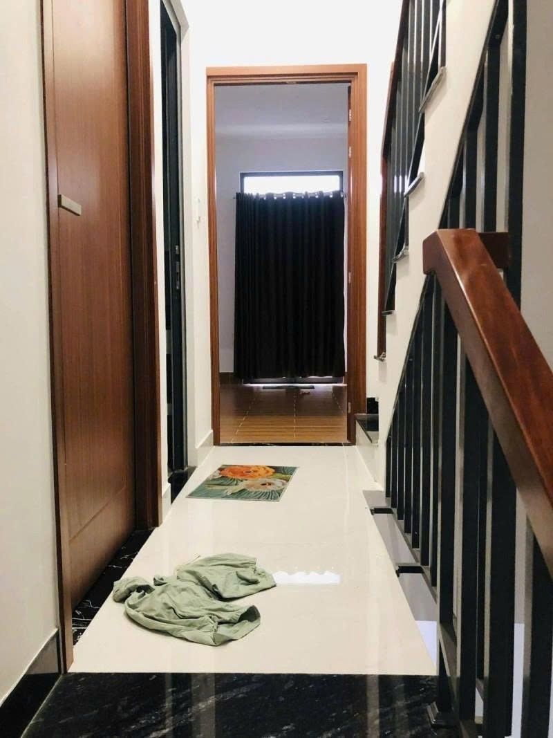 Hẻm xe hơi 5m Nguyễn Sơn, 51m2, 3 tầng, 4 ngủ mới đẹp, chỉ 7,3 tỷ, xách vali vào ở ngay