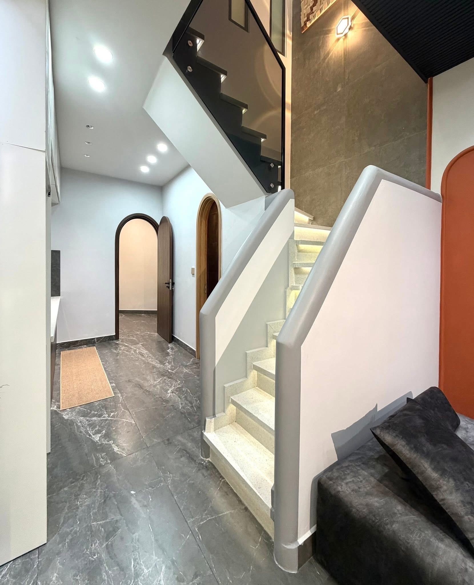 Bán nhà riêng đi định cư đường Trần Khắc Chân, phường 9, Phú Nhuận, giá chỉ 3,2 tỷ, hẻm xe hơi