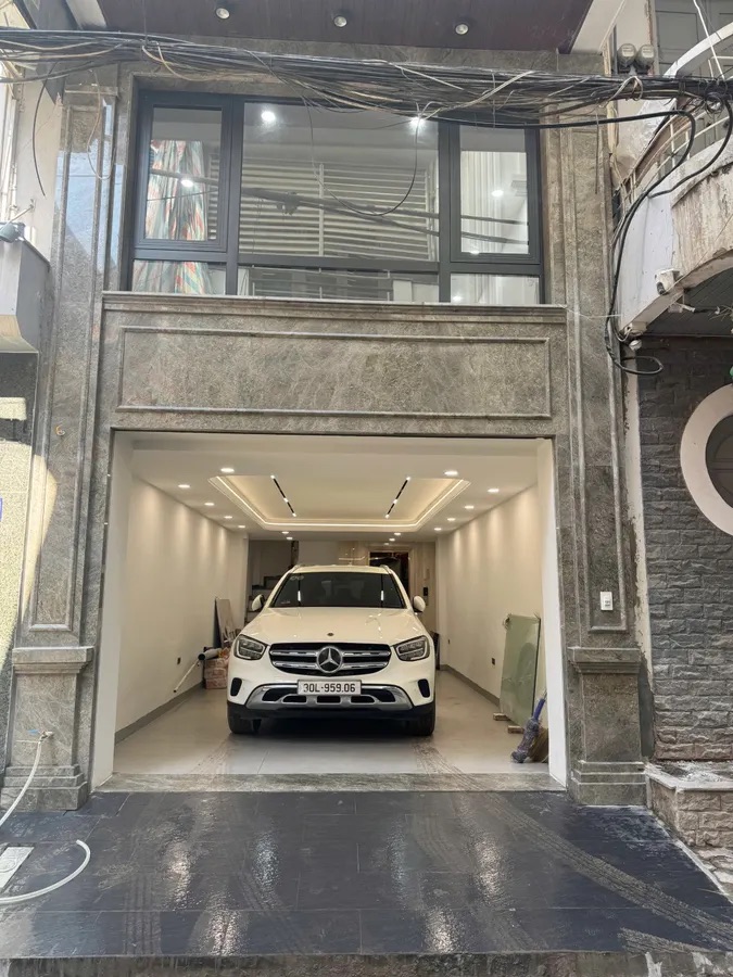 Bán nhà phân lô Hoàng Quốc Việt - Cầu Giấy, 8 tầng, thang máy, 4 phòng ngủ, full đồ, sổ đỏ, ở luôn