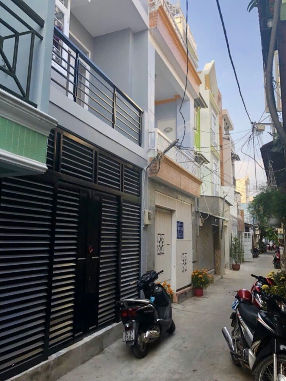 Chính chủ gửi bán nhà giá rẻ view Landmark, 4 tầng, sổ vuông vức, giá bán 7,4 tỷ