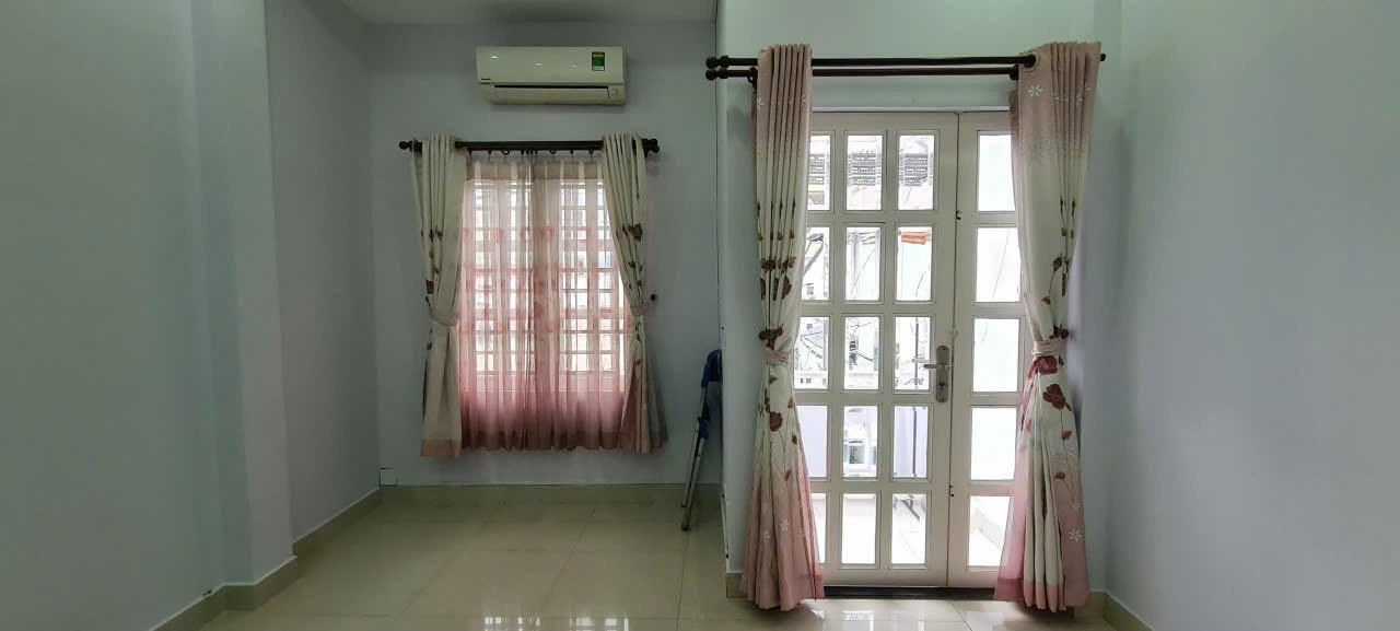 Chính chủ gửi bán nhà giá rẻ view Landmark, 4 tầng, sổ vuông vức, giá bán 7,4 tỷ