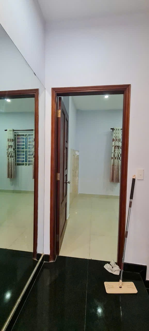 Chính chủ gửi bán nhà giá rẻ view Landmark, 4 tầng, sổ vuông vức, giá bán 7,4 tỷ