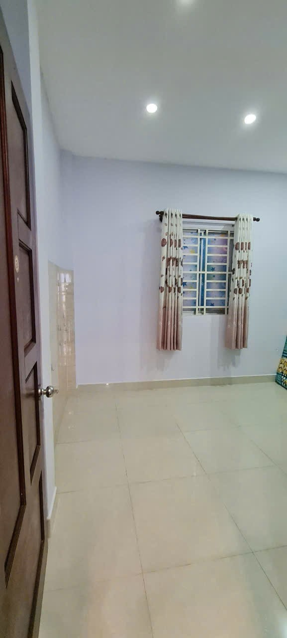 Chính chủ gửi bán nhà giá rẻ view Landmark, 4 tầng, sổ vuông vức, giá bán 7,4 tỷ