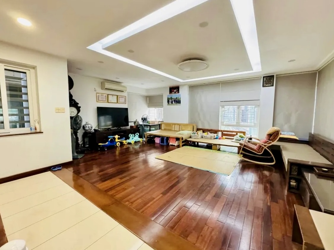 Nhà phân lô Trung Kính, Cầu Giấy, 78m, 3 mặt thoáng, 6 tầng, 4 phòng ngủ, ngõ nông, gara ô tô, 31,95 tỷ