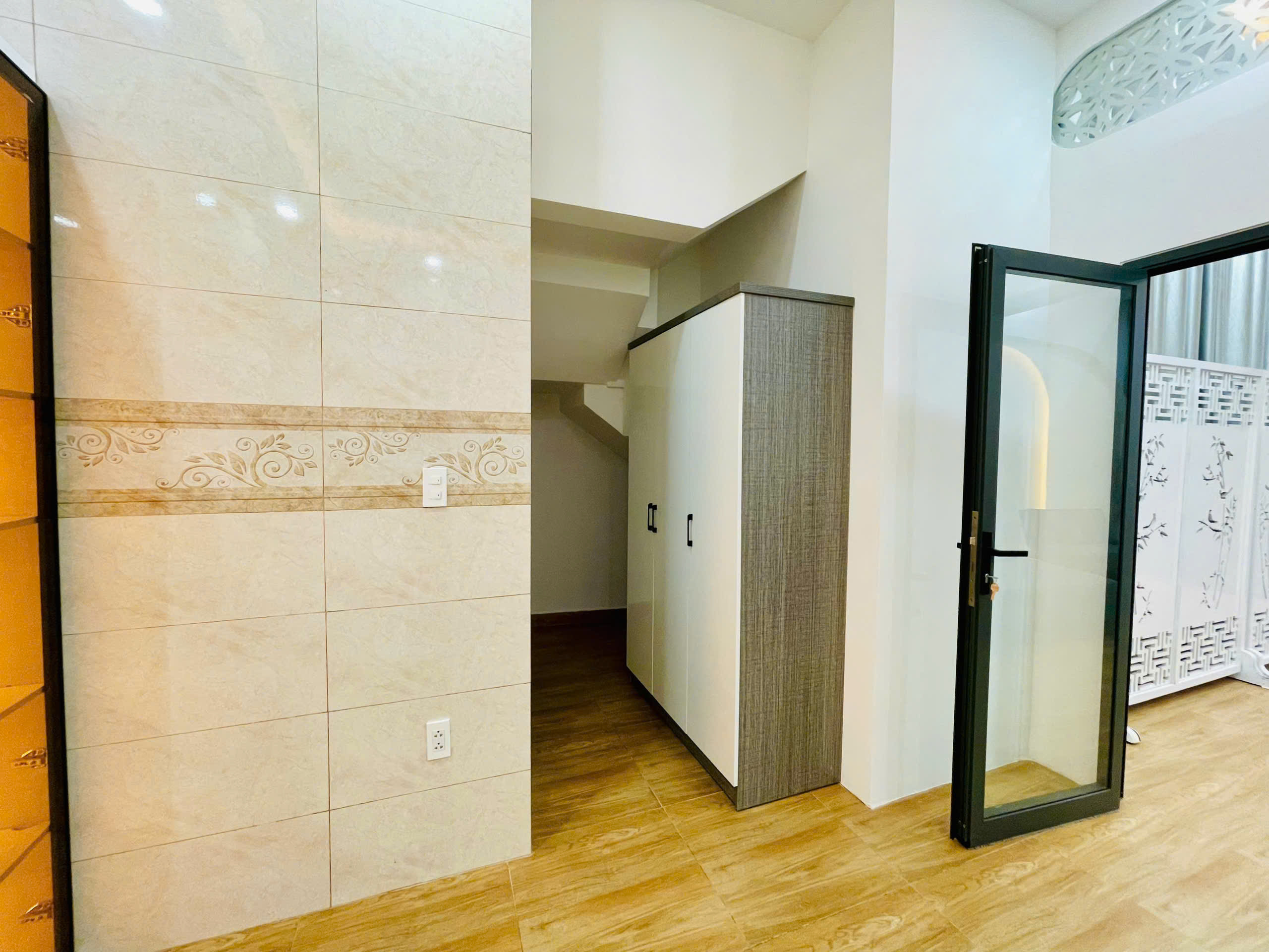 60 Vạn Kiếp Bình Thạnh 1 ngủ, diện tích 40m2 tách bếp thoáng mát, giá 9,3 triệu tháng