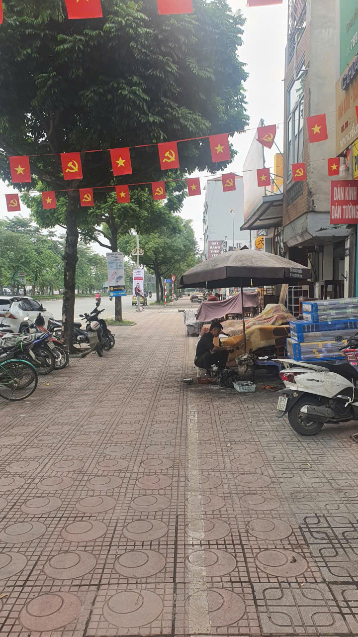 Bán nhà mặt phố Ngô Gia Tự, 100m2, vị trí đẹp, vỉa hè rộng, kinh doanh cực tốt - Giá 22 tỷ