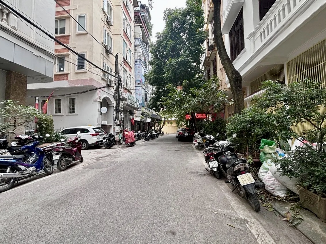 Bán nhà phân lô Hoàng Quốc Việt - Cầu Giấy, 45m2 x 7 tầng thang máy, gara ô tô, dân trí cao, giá 26,5 tỷ