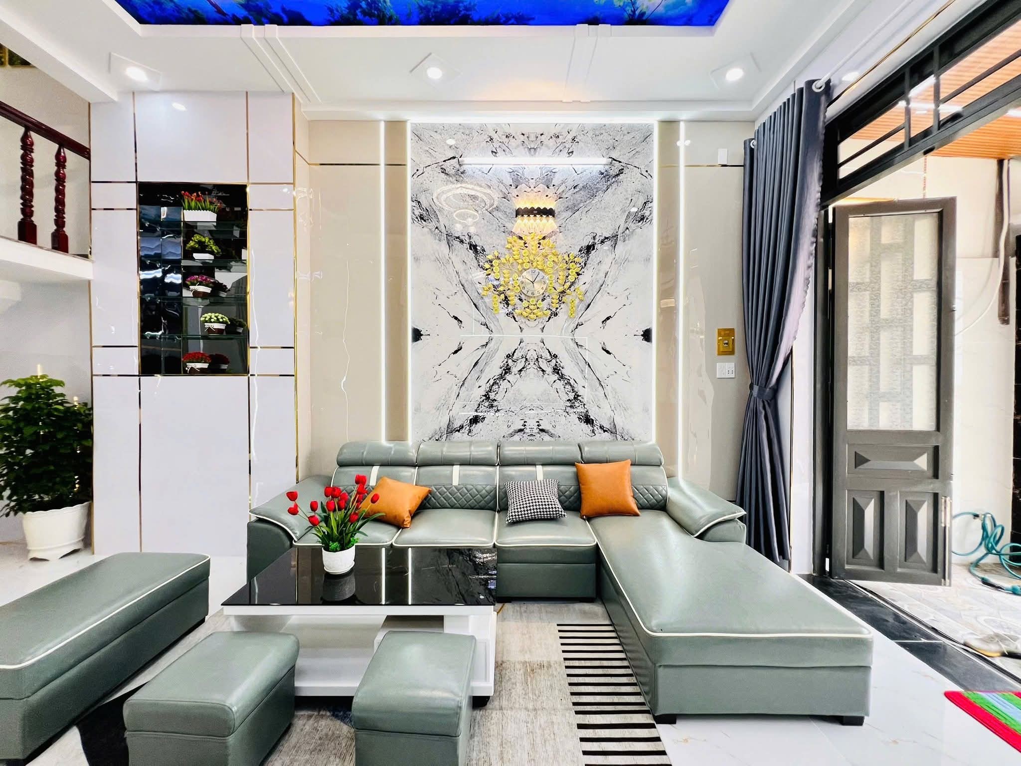 Cần tiền bán gấp nhà Nguyễn Thị Minh Khai, phường 5, quận 3, giá 3,9 tỷ