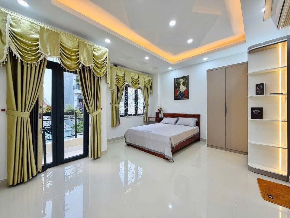 Bán nhà đẹp 4 tầng, ngang 6m, ngay Emart2, hẻm xe hơi