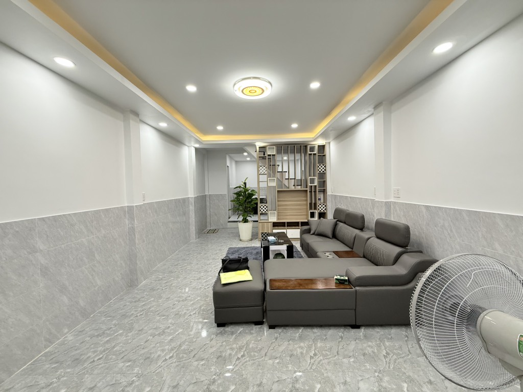 Chính chủ gửi bán nhà giá rẻ ngay Phạm Văn Đồng, 55m2, giá bán 4,5 tỷ