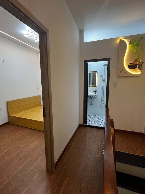 Nhà mới 100% khu vip Bàu Cát - Đồng Đen - sát mặt tiền - đón đầu Metro số 2
